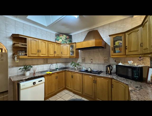 4 BEDROOM FREESTANDING FOR SALE IN ORIENT HEIGHTS